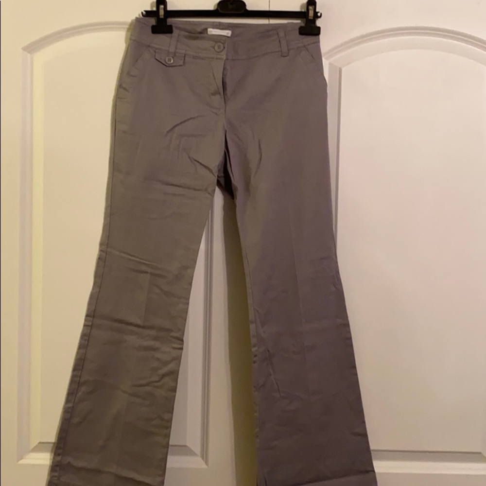 New York & Co gray Chico white leg pants